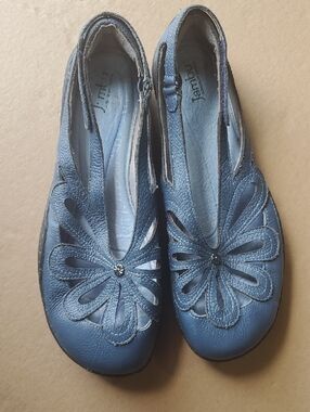 Jambu Women's Blue Leather Flower-Cut Slip-Ons with Metallic Centers